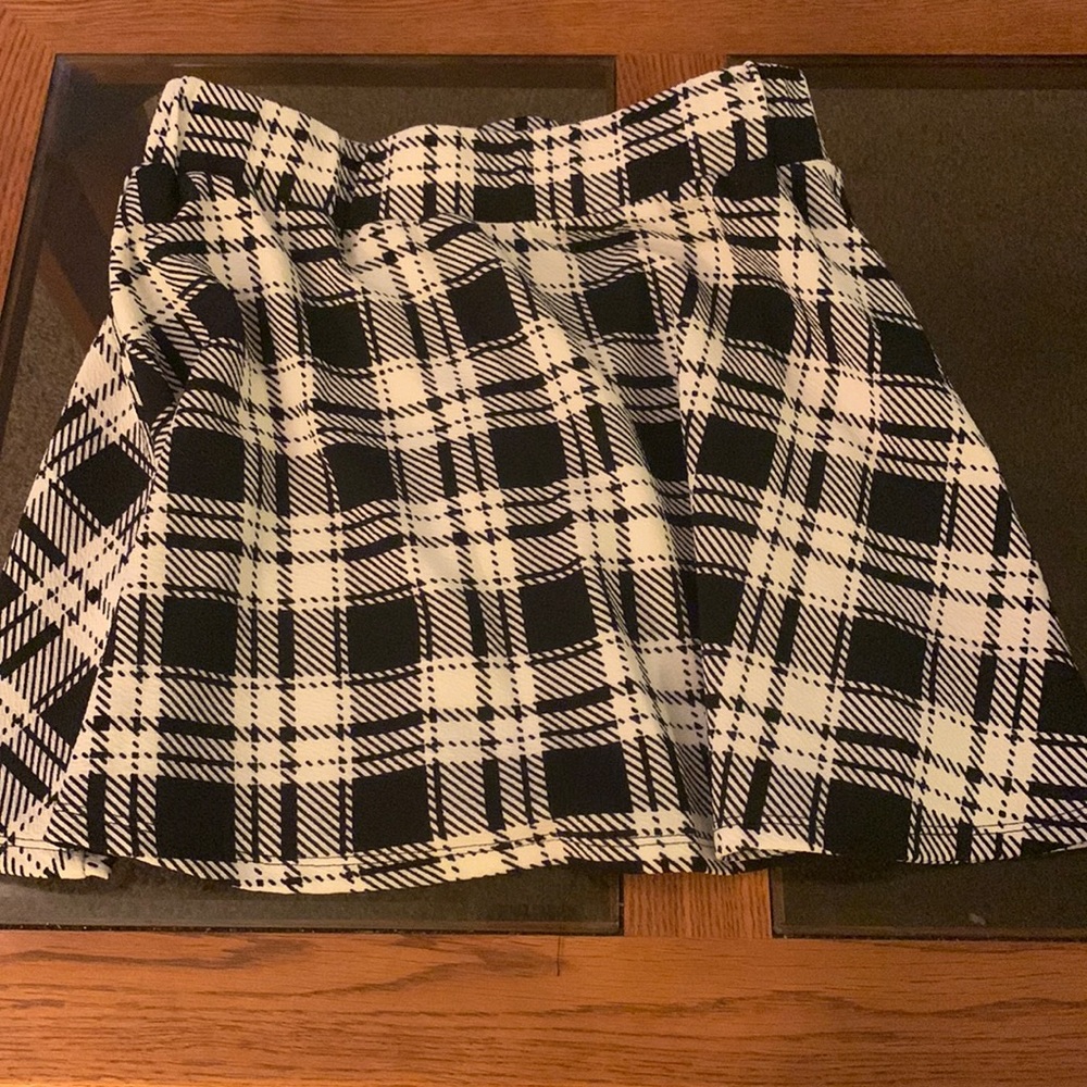 Black and white mini skirt